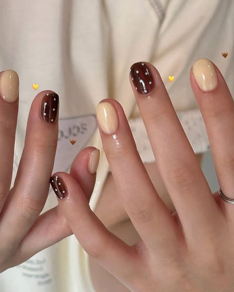 가을이라 톤 다운된
네일이 마음에 들어